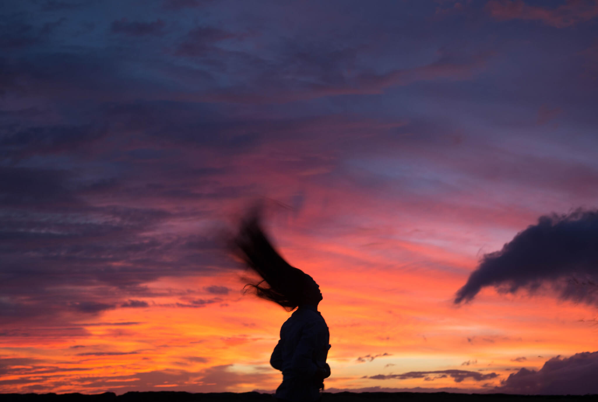 Hair flip silhouette during Hawaii sunset. Hawaii sunset photography tips to catch stunning snaps